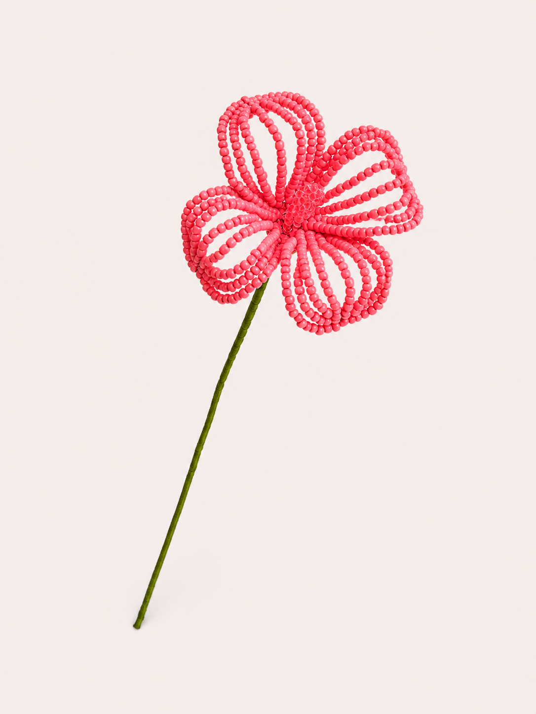 Fleurette, pavot en perles de rocaille tissé à la main, gros plan sur le cœur, fleur éternelle sur tige, fait main à Châteauroux, Perle Moi Ça