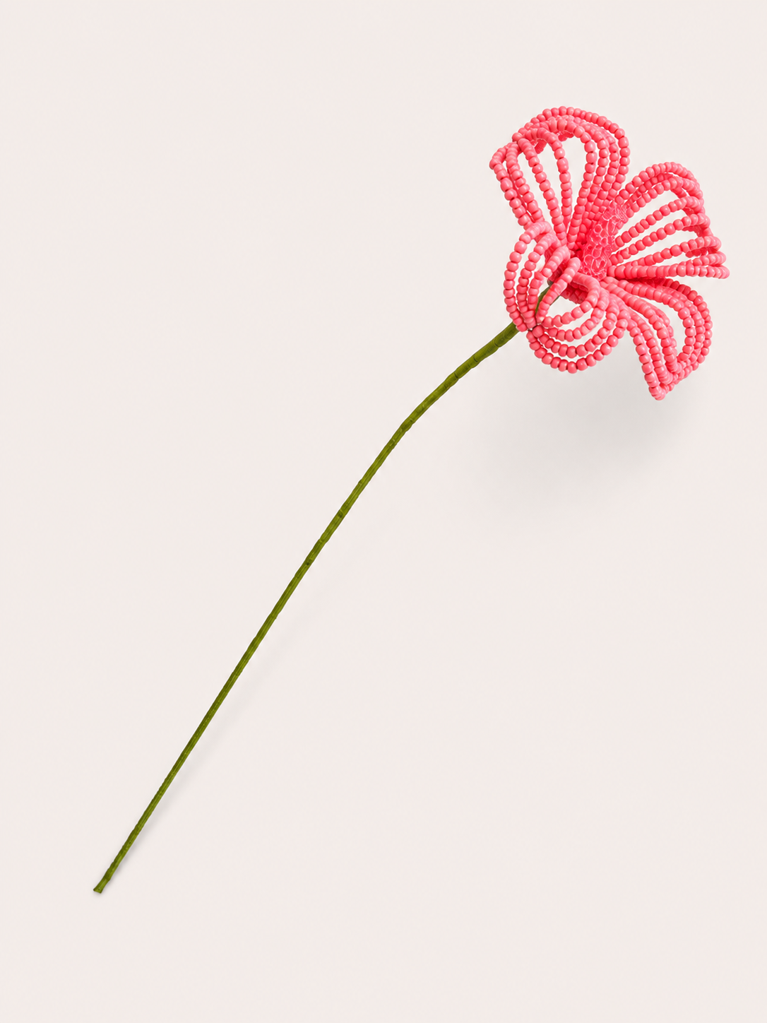 Fleurette, pavot en perles de rocaille tissé à la main, fleur éternelle sur tige, vue diagonale, fait main à Châteauroux, Perle Moi Ça