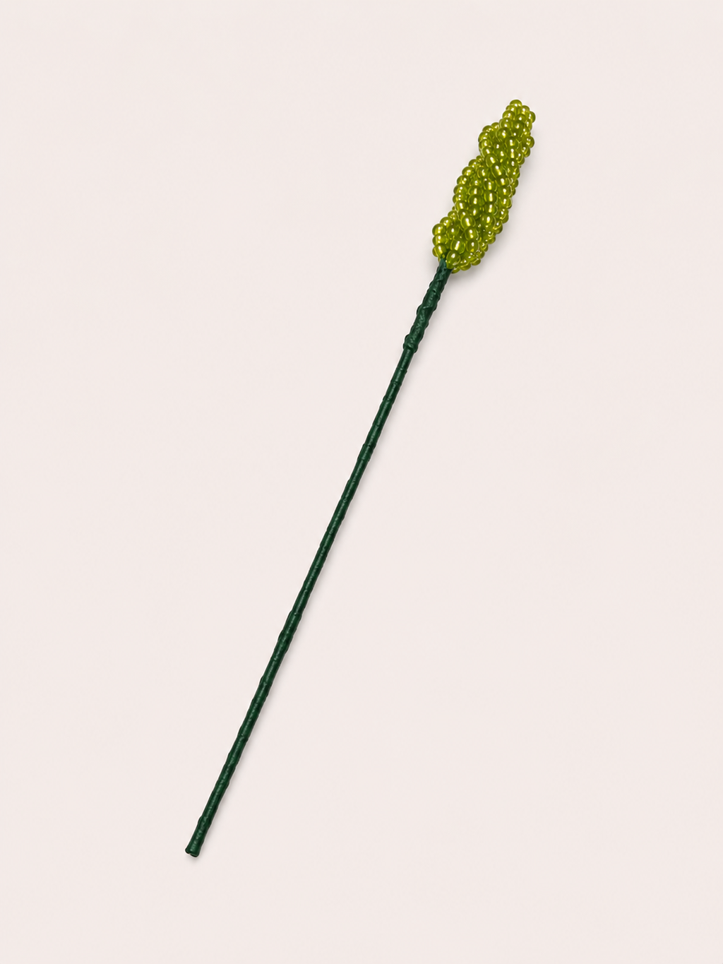 Fleurette, tige de feuillage en perles de rocaille vert olive tissée à la main, fait main à Châteauroux, Perle Moi Ça