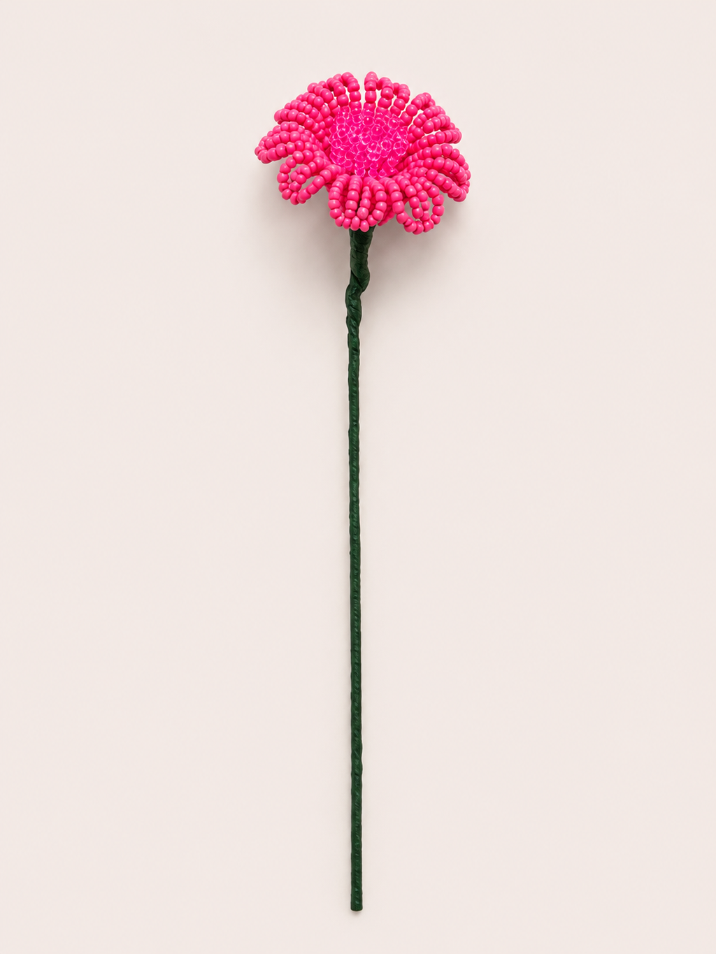 Fleurette, marguerite en perles de rocaille tissée à la main, fleur éternelle sur tige, vue verticale, fait main à Châteauroux, Perle Moi Ça