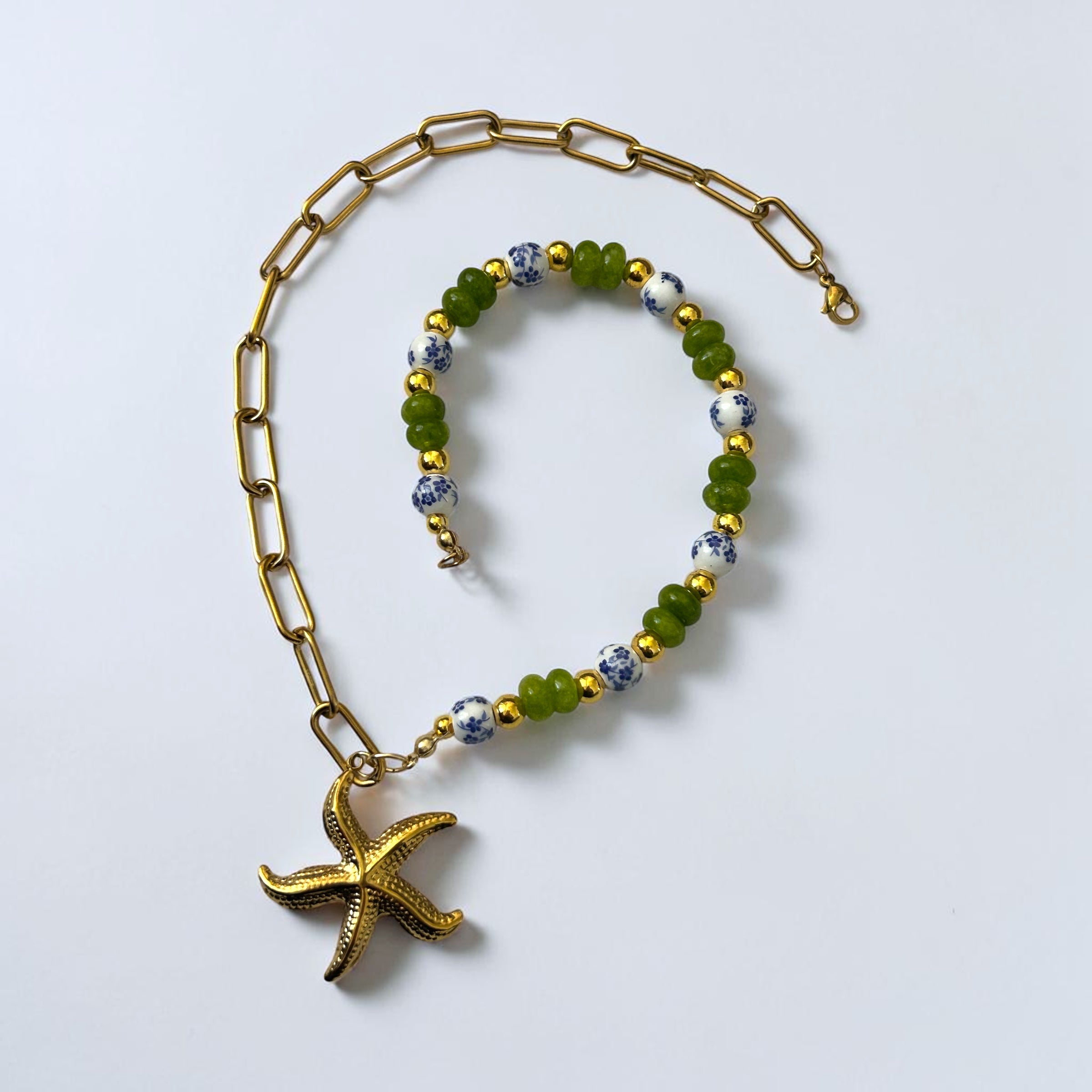 Collier de perle Henriette gold breloque coquillage et perle de verre - Perle Moi Ca