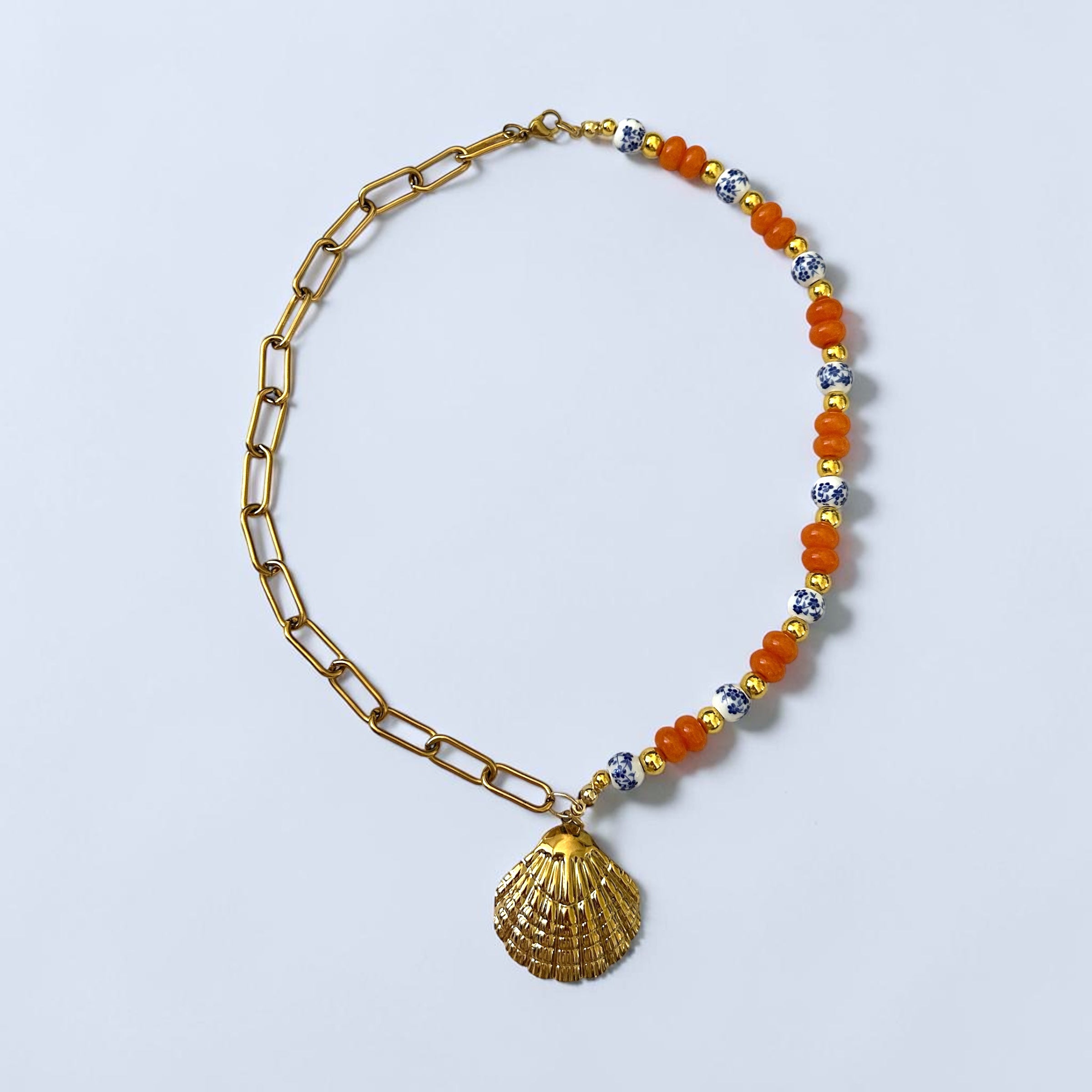 Collier de perle Henriette gold breloque coquillage et perle de verre - Perle Moi Ca