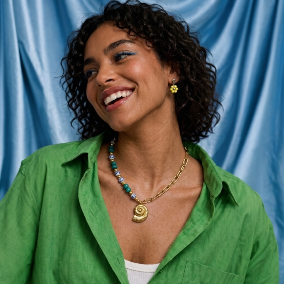 Collier de perle Henriette gold breloque coquillage et perle de verre - Perle Moi Ca