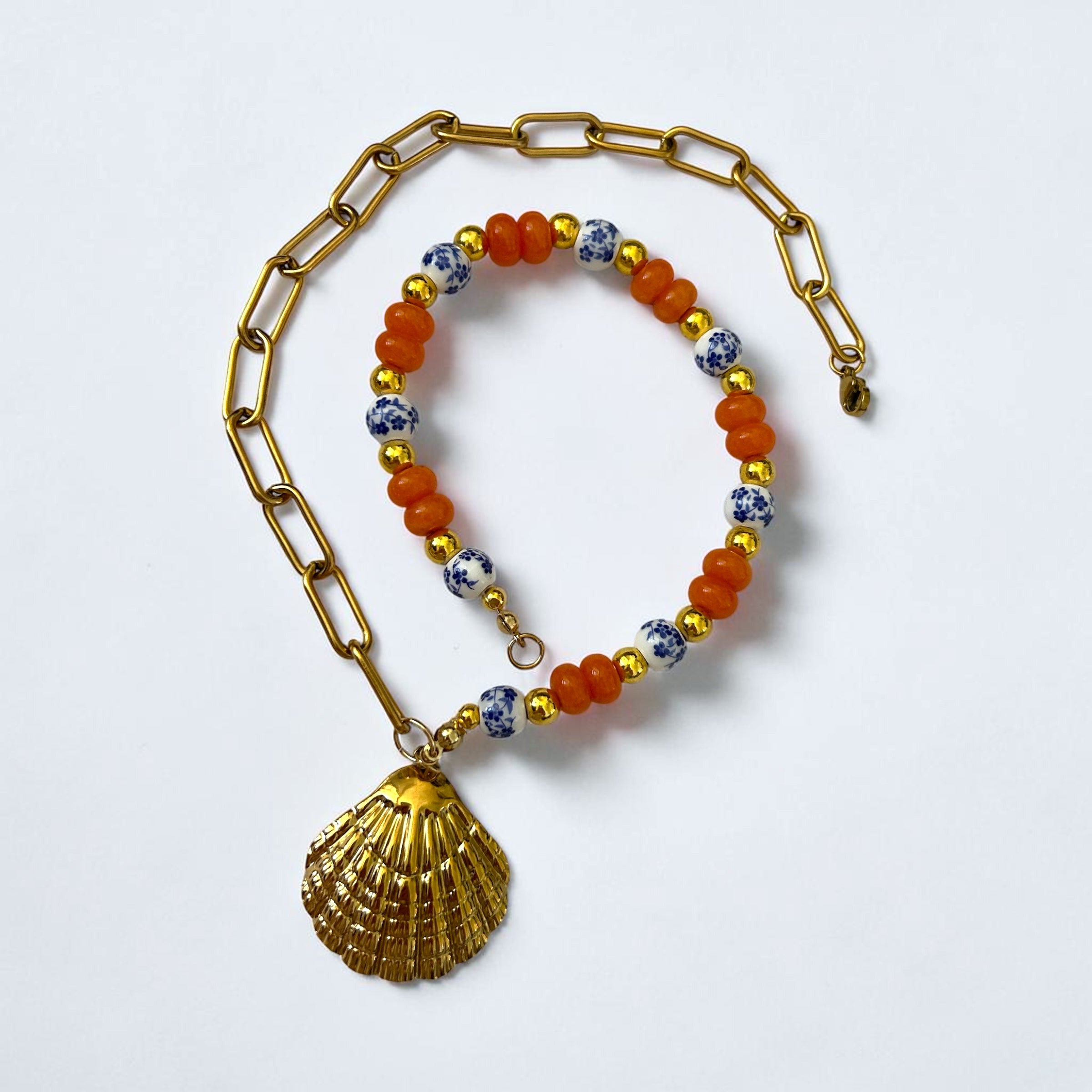 Collier de perle Henriette gold breloque coquillage et perle de verre - Perle Moi Ca