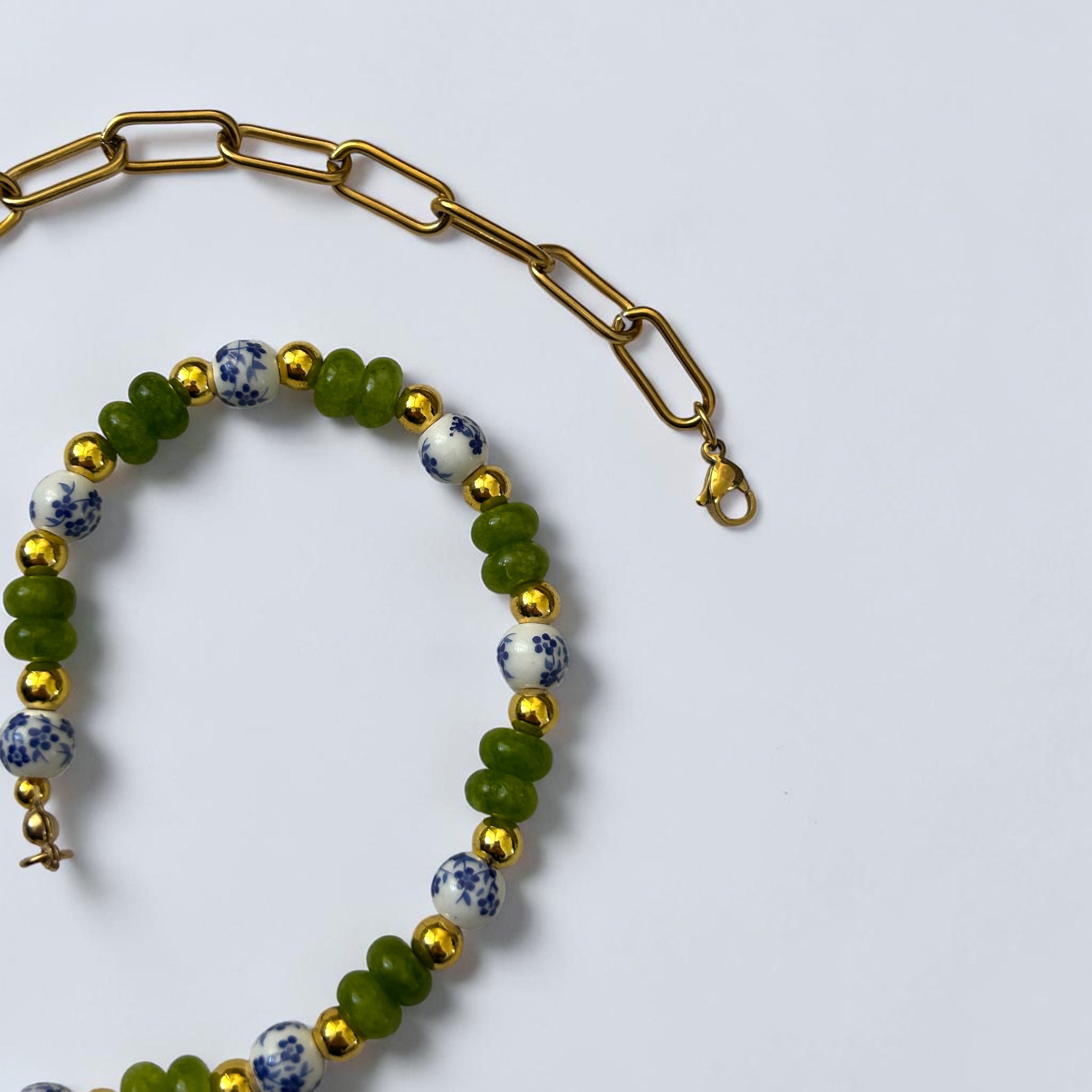 Collier de perle Henriette gold breloque coquillage et perle de verre - Perle Moi Ca