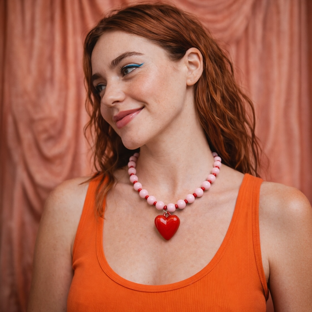 Collier de perle Josette rose et rouge -breloque coeur rouge - Perle Moi Ca