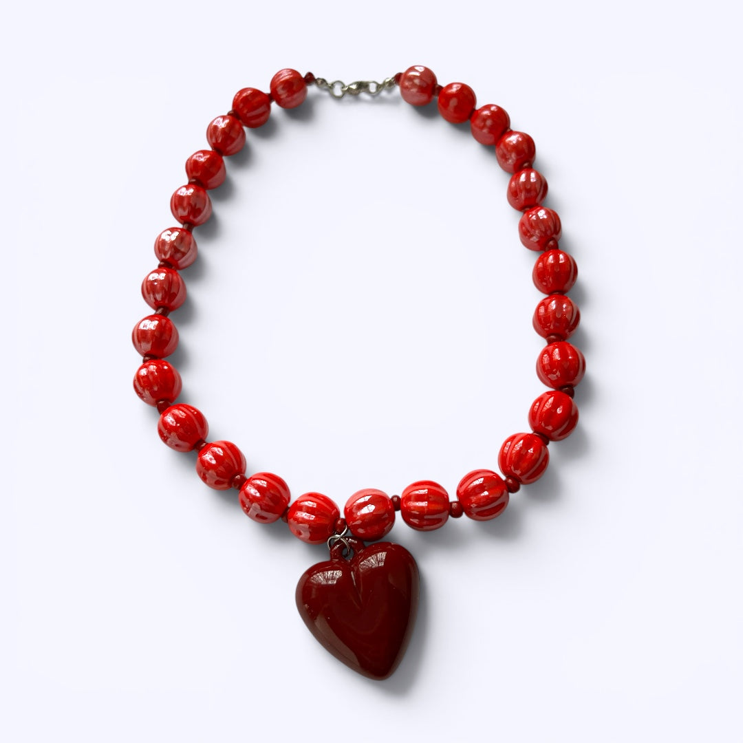 Collier de perle Josette rouge-breloque coeur rouge- Perle Moi Ca