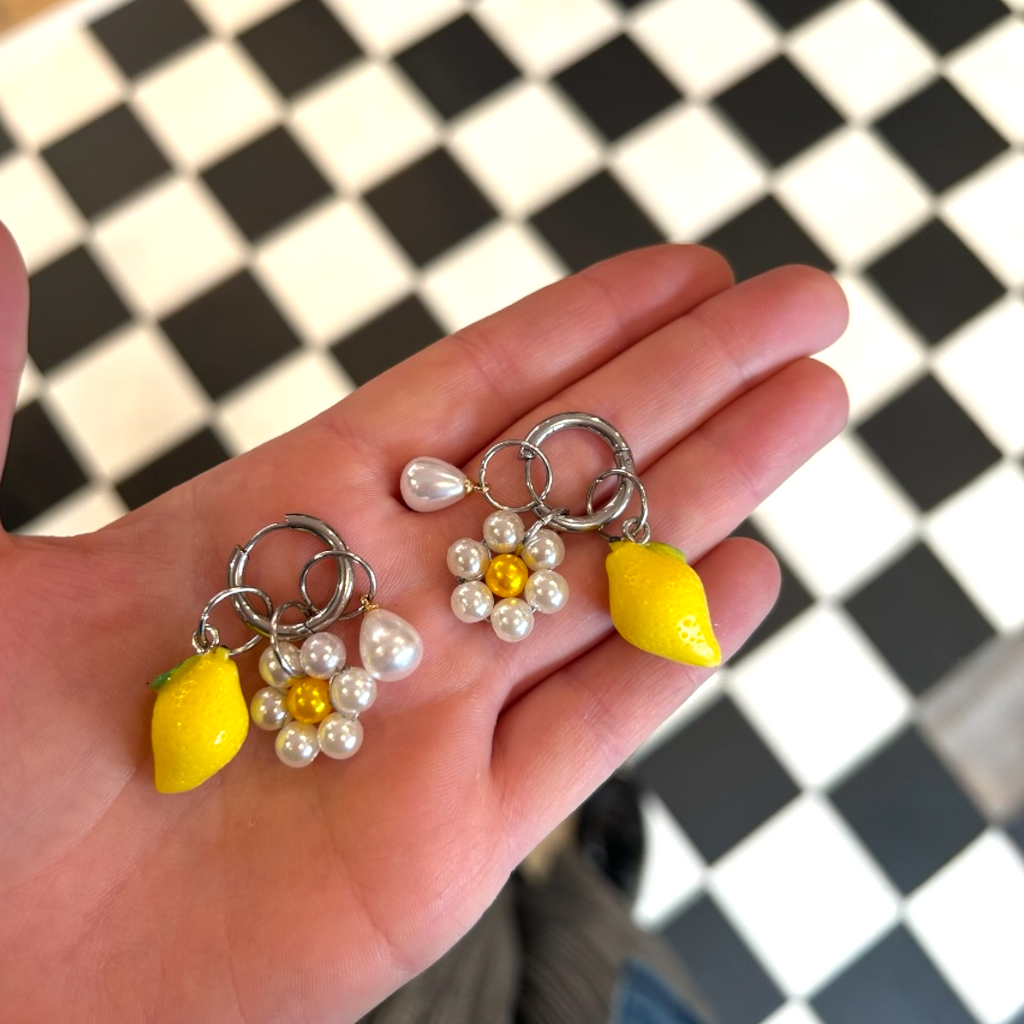 Pierette sylver et jaune- citron et margueritte - Boucle d'oreille en perles fait main - Perle Moi ca