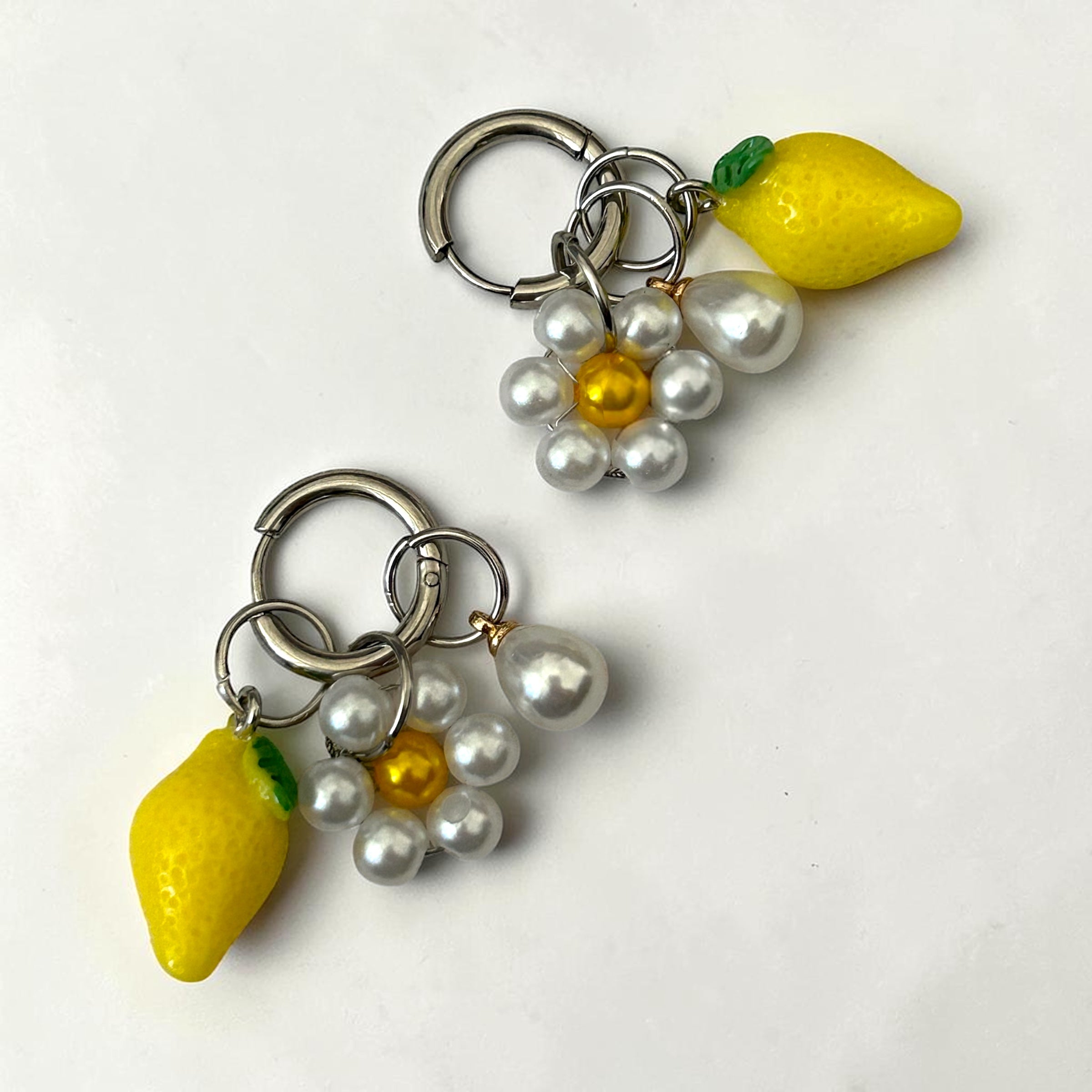 Pierette sylver et jaune- citron et margueritte - Boucle d'oreille en perles fait main - Perle Moi ca