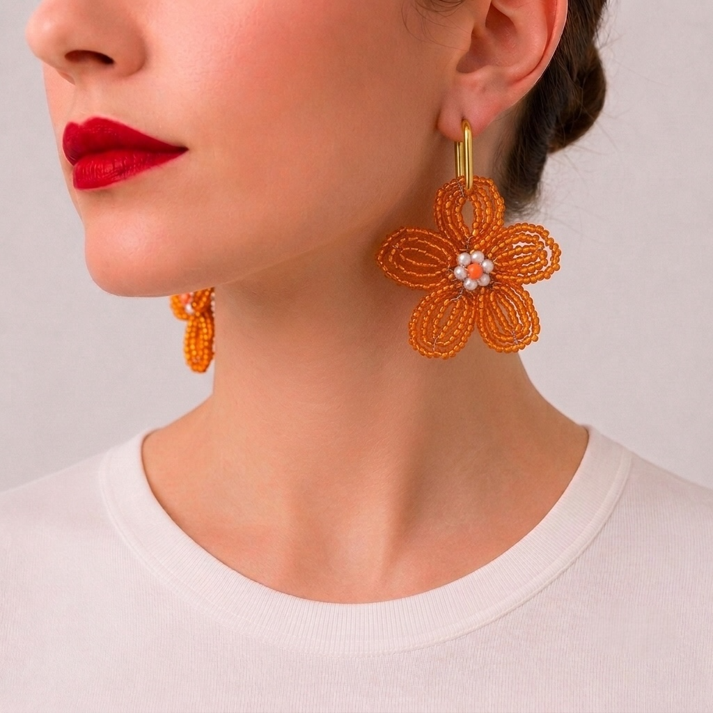 Ginette, boucles d'oreilles fleur en perles de rocaille orange transparent, centre perles blanches et orange, anneau doré, faites main à Châteauroux, Perle Moi Ça