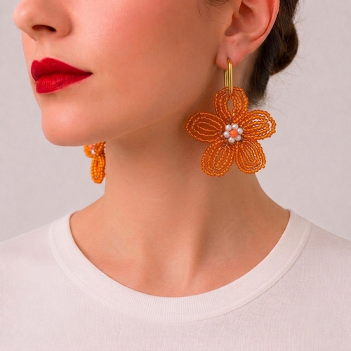 Ginette, boucles d'oreilles fleur en perles de rocaille orange transparent, centre perles blanches et orange, anneau doré, faites main à Châteauroux, Perle Moi Ça