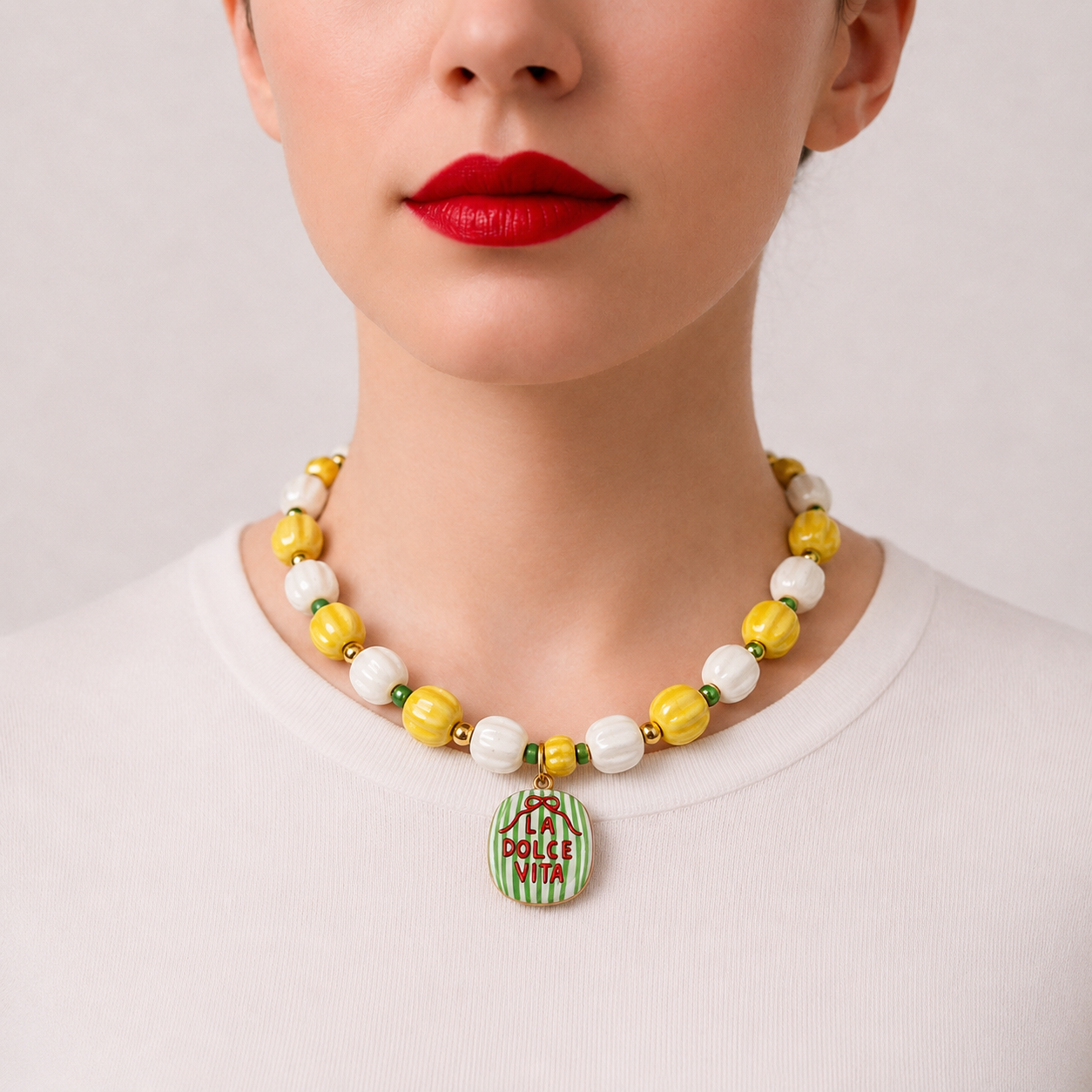 Josette, collier de perles jaunes et blanches fait main, pendentif La Dolce Vita, Perle Moi Ça
