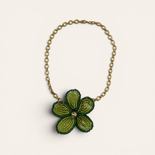 Mirette, collier pendentif grande fleur en perles de rocaille vert sapin et vert olive, chaîne acier inoxydable dorée, fait main, Perle Moi Ça