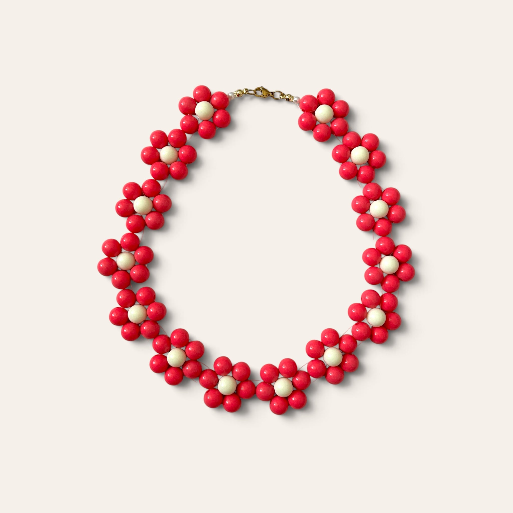 Odette, collier fleurs en perles acryliques roses et crème, attache argentée, fait main à Châteauroux, Perle Moi Ça