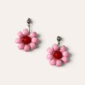 Paulette, boucles d'oreilles fleur en perles roses à cœur rouge, clous en acier inoxydable argenté, Perle Moi Ça