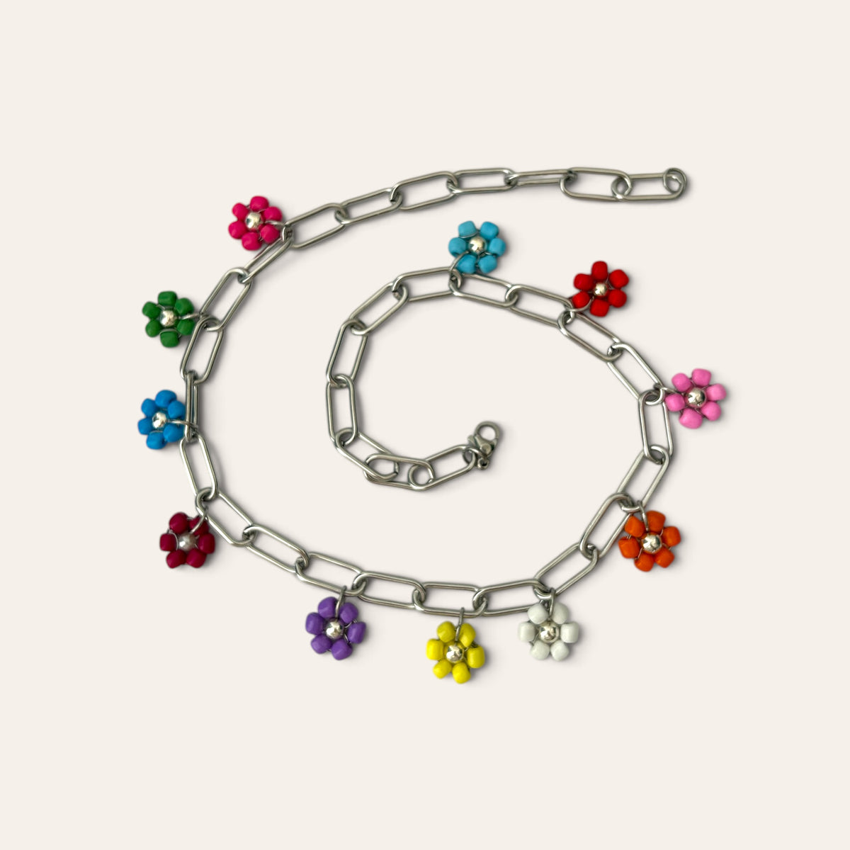 Collier Pierette fleurs multicolores enroulé, chaîne trombone en acier inoxydable et fermoir mousqueton, Perle Moi Ça